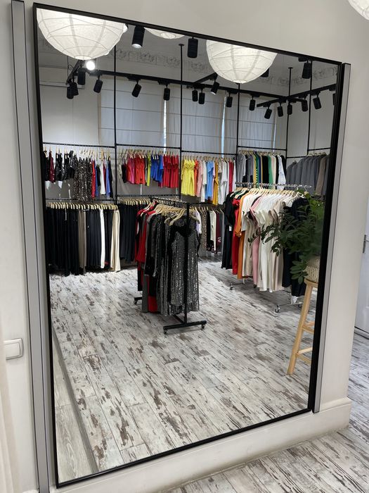 Зеркало с алюминиевой черной рамой