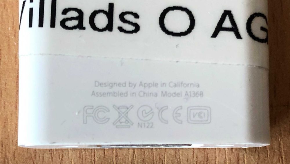 Adaptor Apple iPad , iPhone , iPod Touch VGA adapter A1368