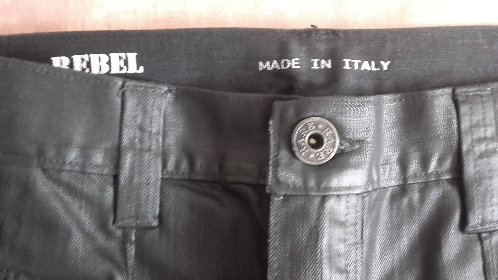 Pantaloni culoare neagra