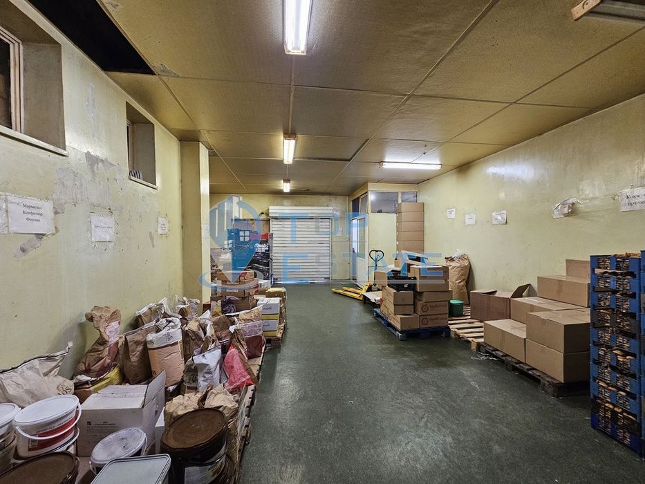 Промишленa сграда със собствен трафопост на главен път Русе - Свиленг