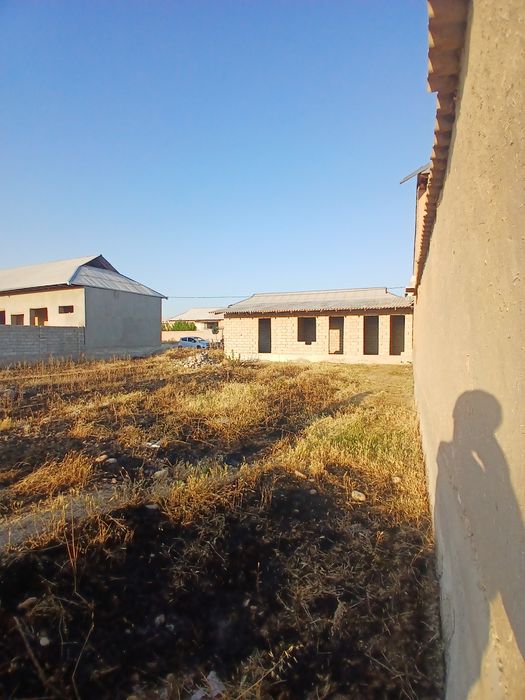 uchastka yer sotiladi XAMMA HUJJATLARI 100 %samo toyxana yonidan 6 ch