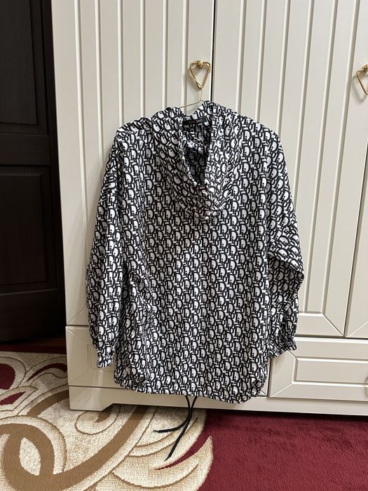 Продаётся ветровка и джоггеры в идеальном состоянии.