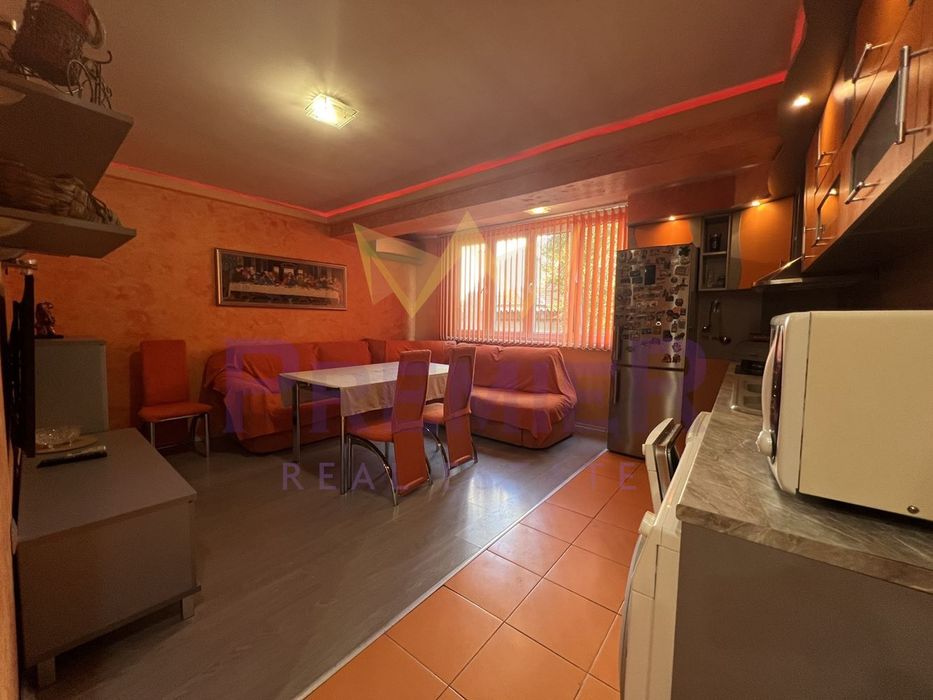 Дава се под наем Четиристаен апартамент в Варна, Аспарухово - 130 кв.м за 612 € - Снимка #2