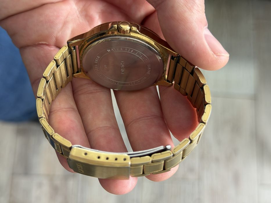 Продам оригинальные Casio MTP-V300G-1A.