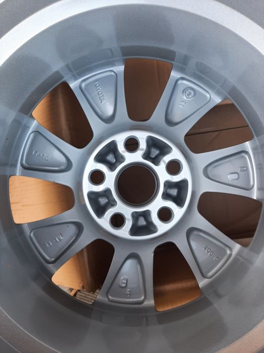 Продам диски р17. Тойота оригенал.