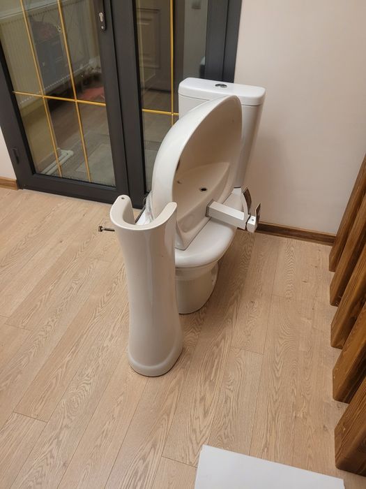 Продаётся унитаз и раковина в отличном состоянии