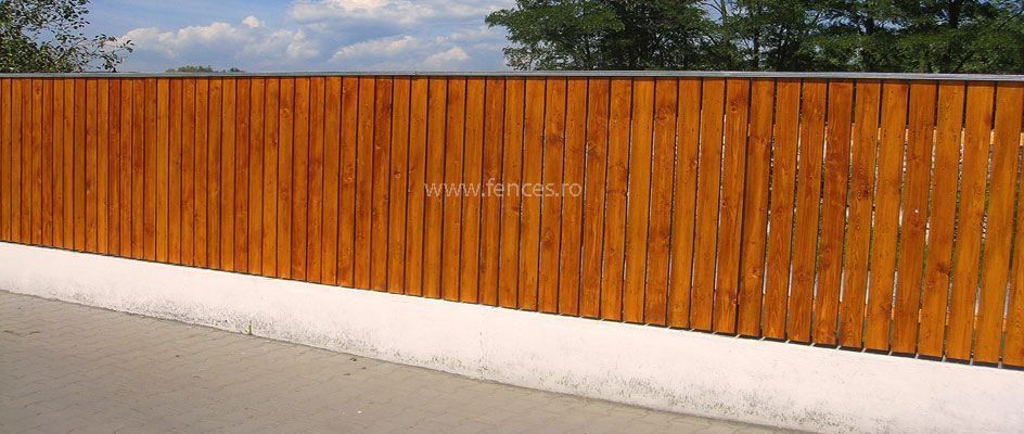 Meșter la garduri din scândură  trasă