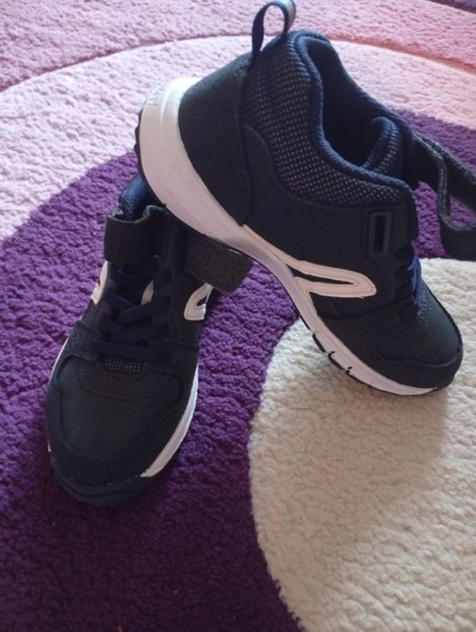 Adidași noi fara eticheta