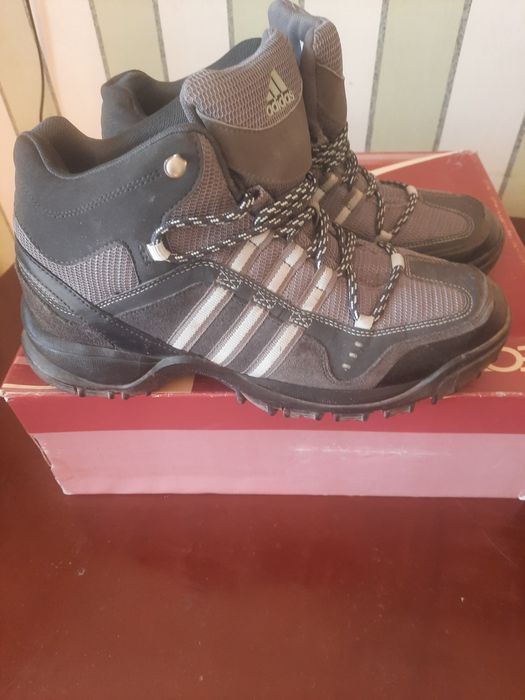 Ботинки Адидас..женскик