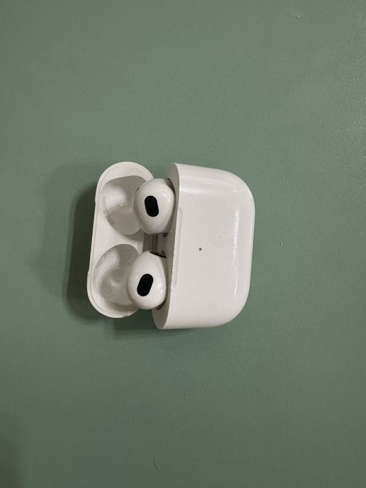 AirPods generatia 3