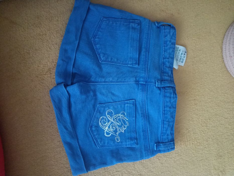 Pantaloni scurți Guess