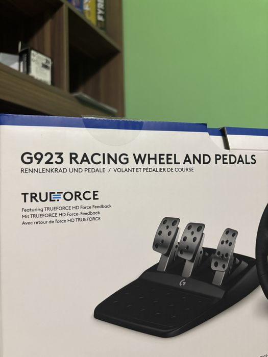 Продавам волан Logitech G923