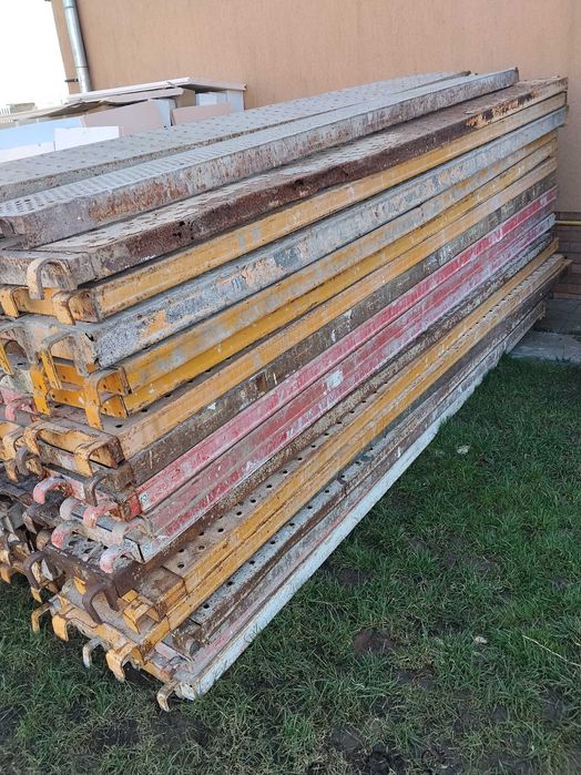 Schelă și popi metalici Spania