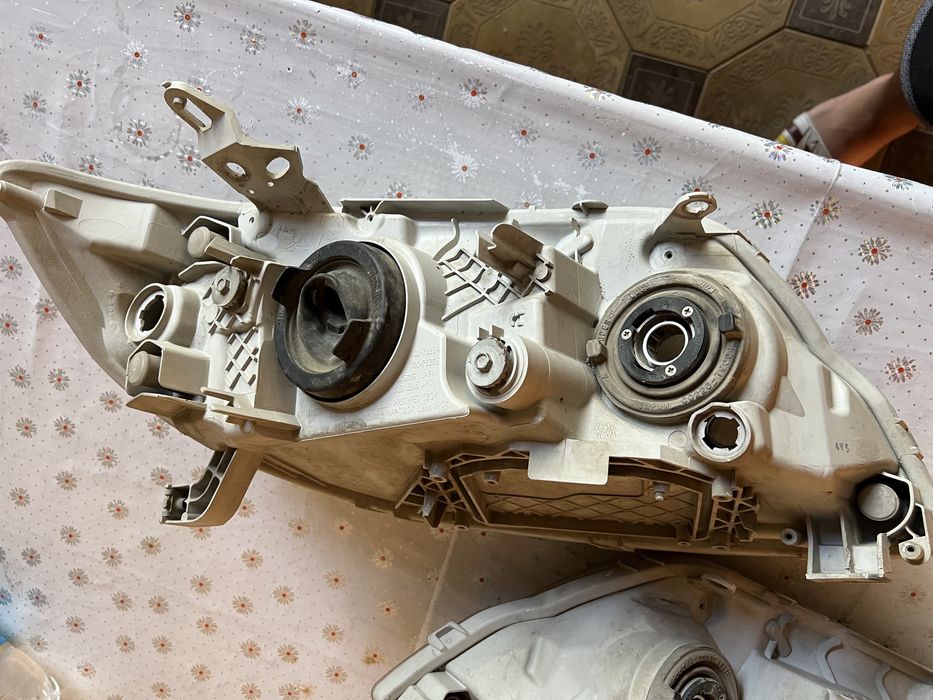 Фары оригинальные Toyota corolla 2004