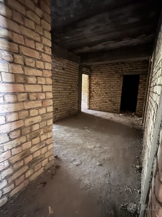 2 xonali 87 kvm karobka holatdagi uy sotiladi