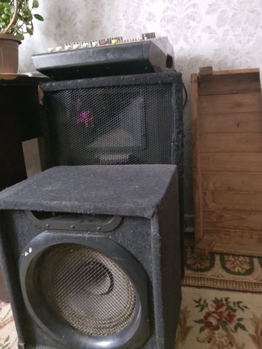 Колонка и пульт бар