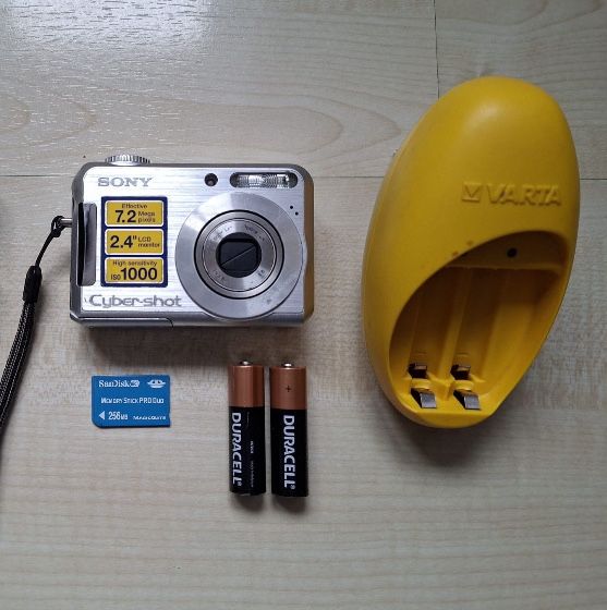 Aparat foto compact Sony DSC S 700