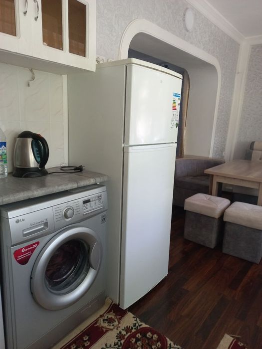 Сдаётся 2 комнатная 2этаж кирпичный дом Пр Навои