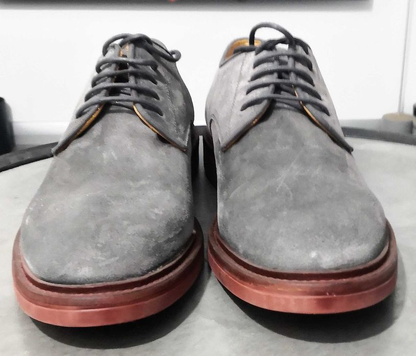 pantofi gant piele gri.