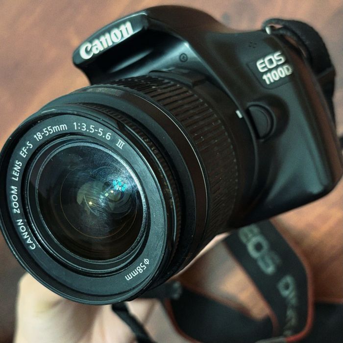 Продам Canon 1100D