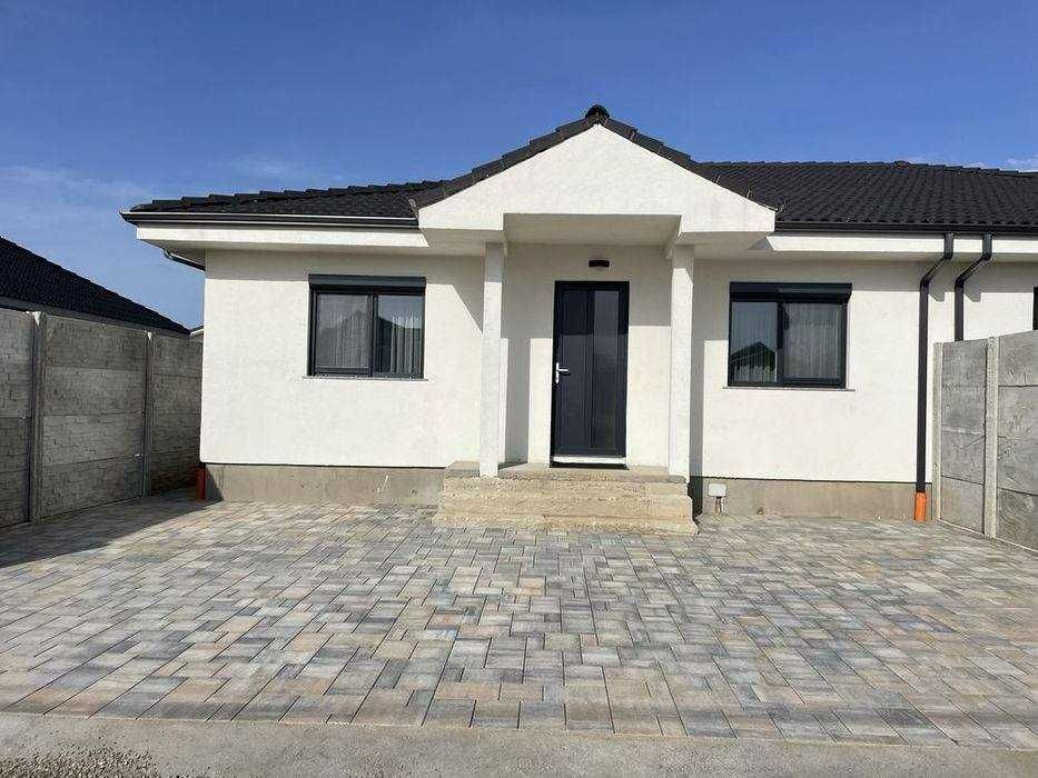 Casa modulara si garaje auto pe structura metalica si panou sandwich