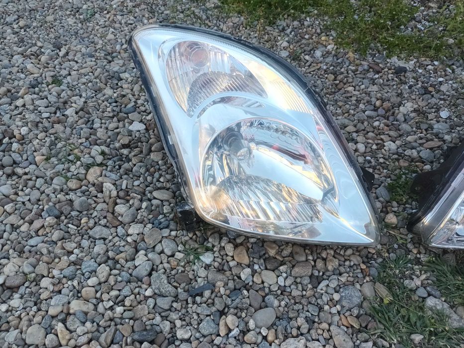 ляв и десен фар за сузуки суифт SUZUKI SWIFT 06 - 11 суйфт