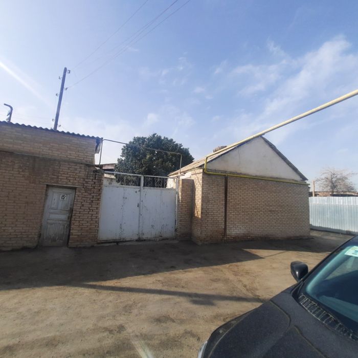 Hovli eski shaharda joylashgan