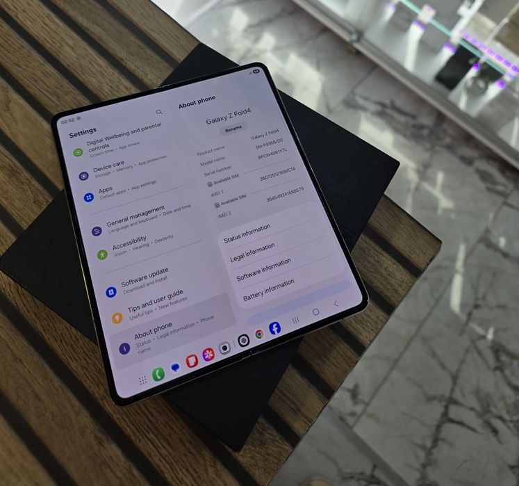Galaxy Z Fold 4 5G 256GB. (  ECRANUL MIC NU MERGE ) )