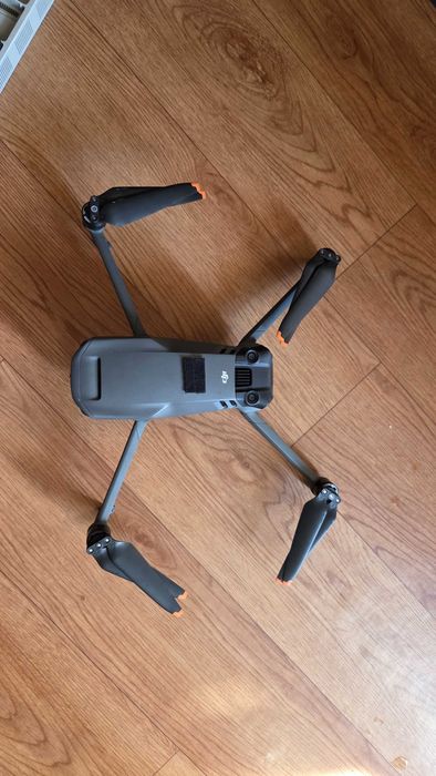 Квадрокоптер DJI Mavic 3 Classic