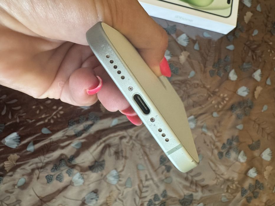 iPhone 15 Green / Айфон 15 зелен