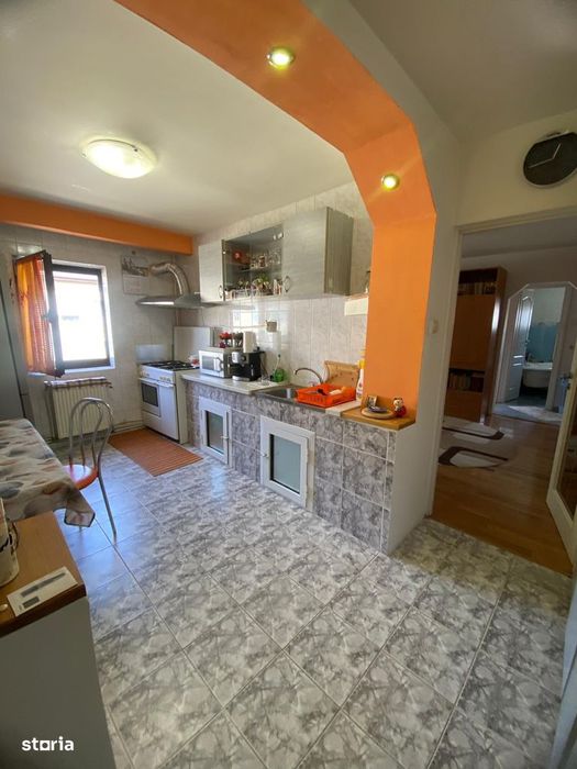 Apartament primitor, mobilat si utilat,zona Restaurant Miorita