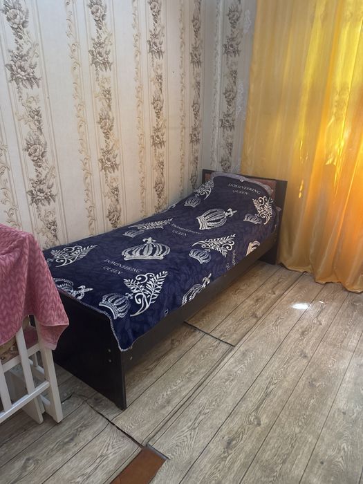 Кровати 2 штуки. Диван 4 метра