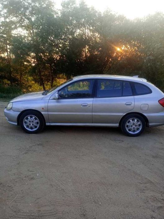 KIA BENZINA an 2004 in stare perfecta