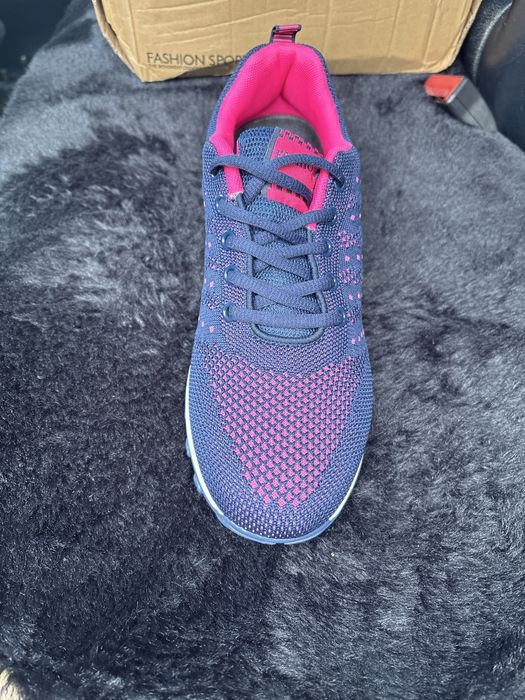 Кроссовки  новые