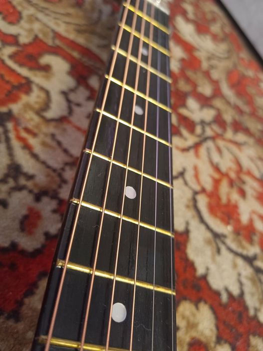 Продам гитару 41 размер цена 25000