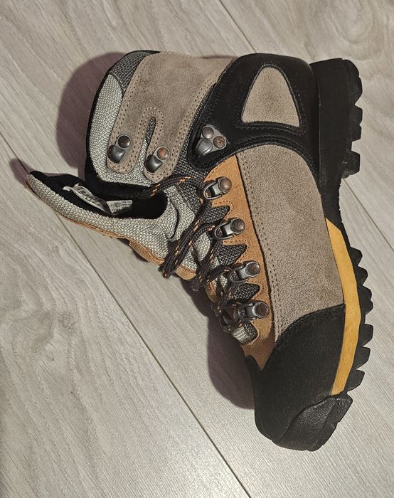 Bocanci de dama pt munte Quechua Forclaz marime 37