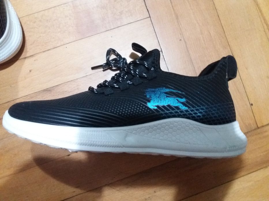 Продаются Кроссовки Мужские