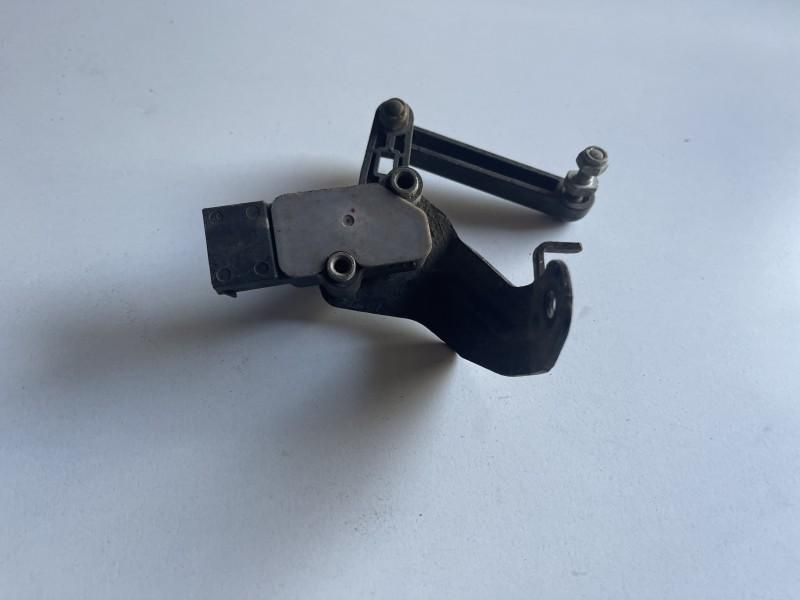 Senzor nivel suspensie BMW X5 F15 6867646