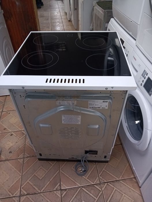 Свободно стояща печка с керамичен плот Gram 2 години гаранция!