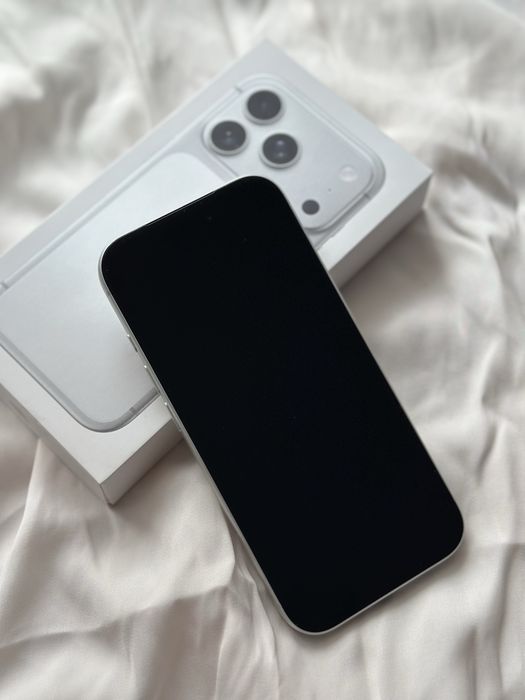 Vând Iphone 17 pro silver