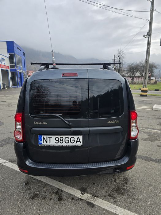 Vând Logan MCV 2012