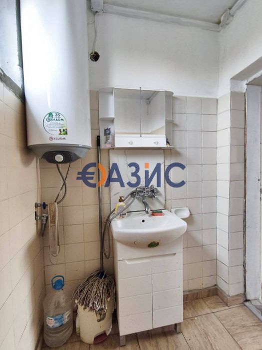 Готова за нанасяне къща с просторен парцел в с. Винарско, България,