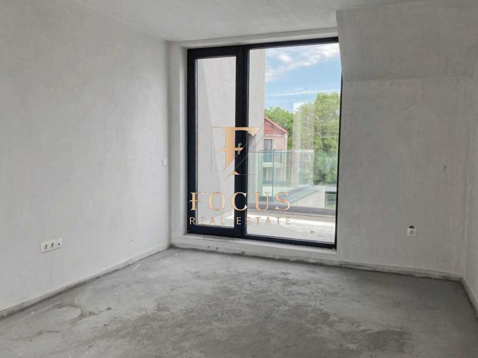 Продава се Тристаен апартамент в Пловдив, Кършияка - 191 кв.м за 2063 €/кв.м - Снимка #1