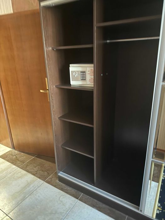 Обзавеждане на хотелска стая