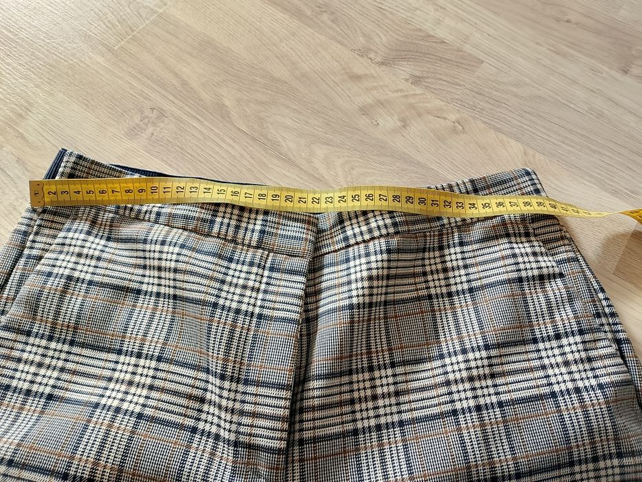 Pantaloni clasici Zara ca noi