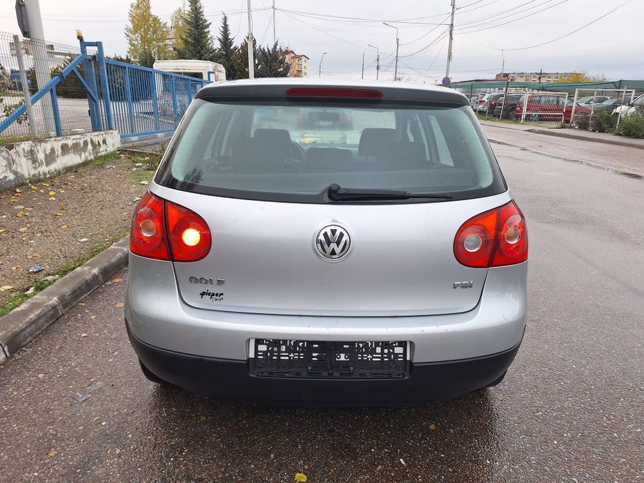 Vând  autoturism Golf  5