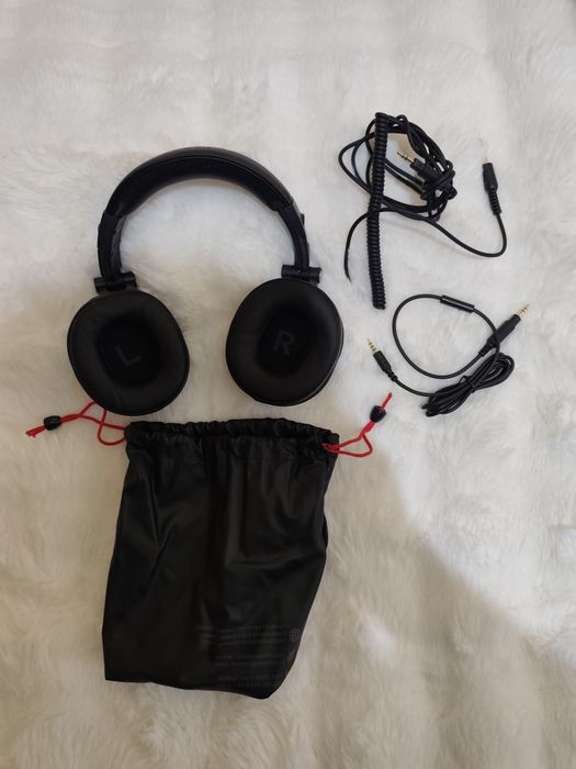 Căști cu fir over-ear