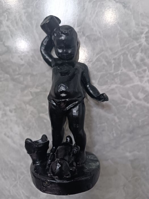 Чугунная статуэтка