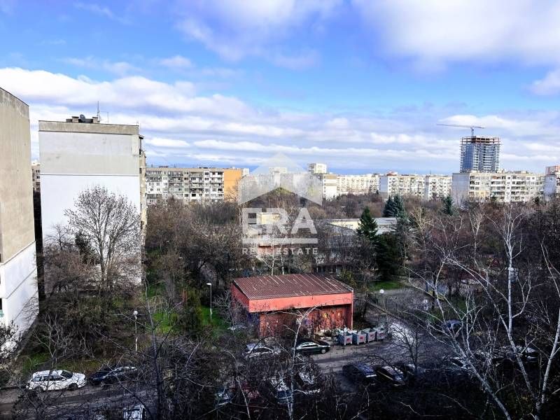 Тристаен апартамент в кв. Младост 2