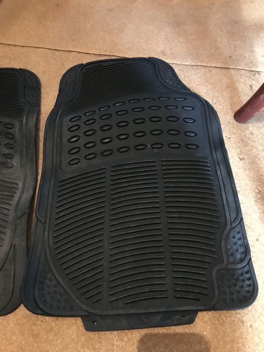 Продавам гумени стелки